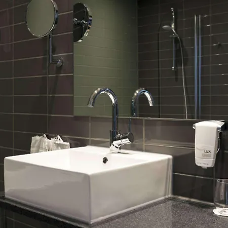 Quality Pond Hotell 3*