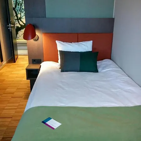 Quality Pond Hotel 3*